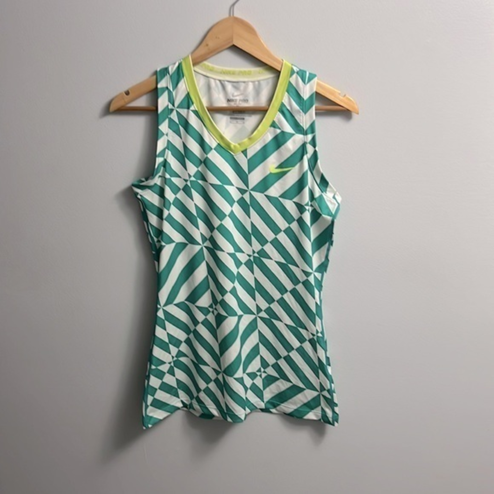 Nike‎ Pro Dri-Fit size Medium geometric shape sleeveless athletic top